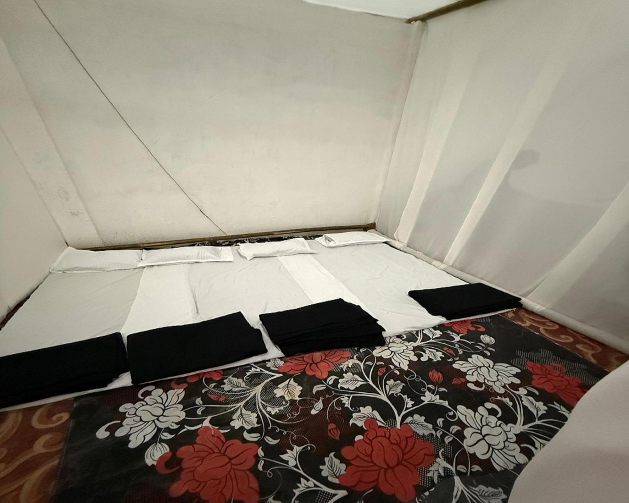 Arail Tent City Kumbh Cottage Mahakumbh -Near Arail Ghat And Naini Station อัลลอฮาบาด ภายนอก รูปภาพ