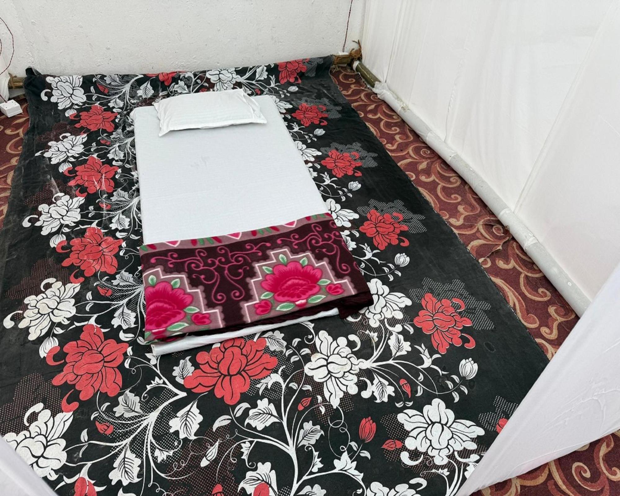 Arail Tent City Kumbh Cottage Mahakumbh -Near Arail Ghat And Naini Station อัลลอฮาบาด ภายนอก รูปภาพ